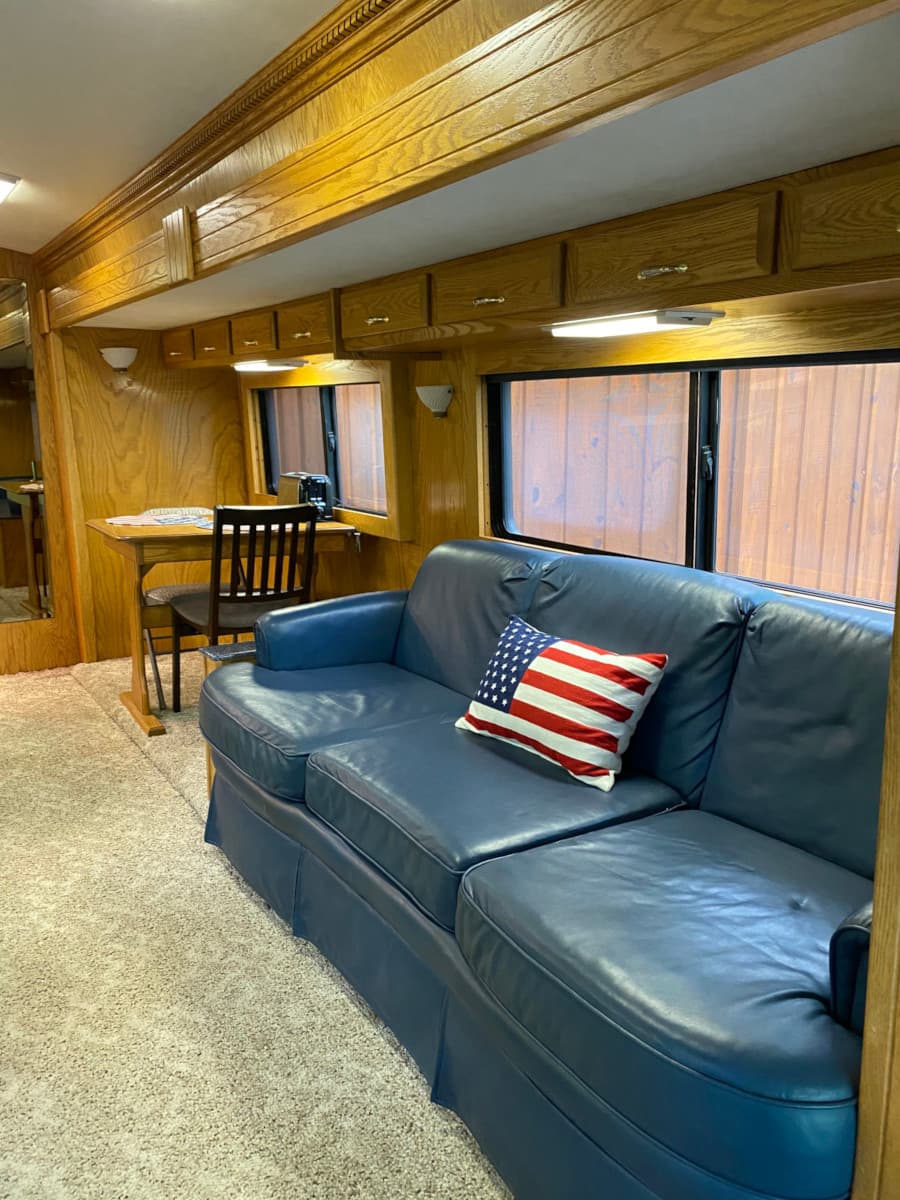 2004 Dina Viaggio Motorhome - Image 18