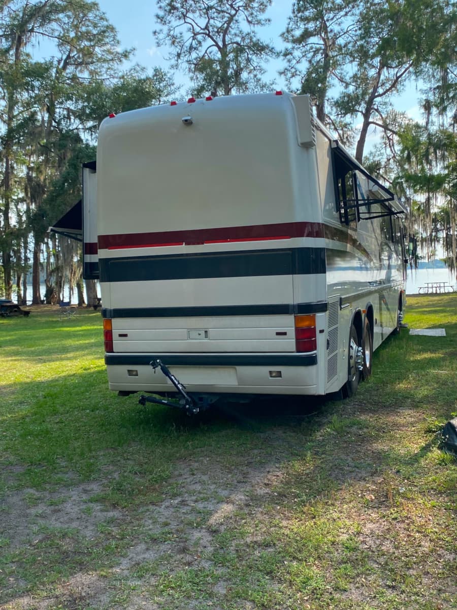 2004 Dina Viaggio Motorhome - Image 2