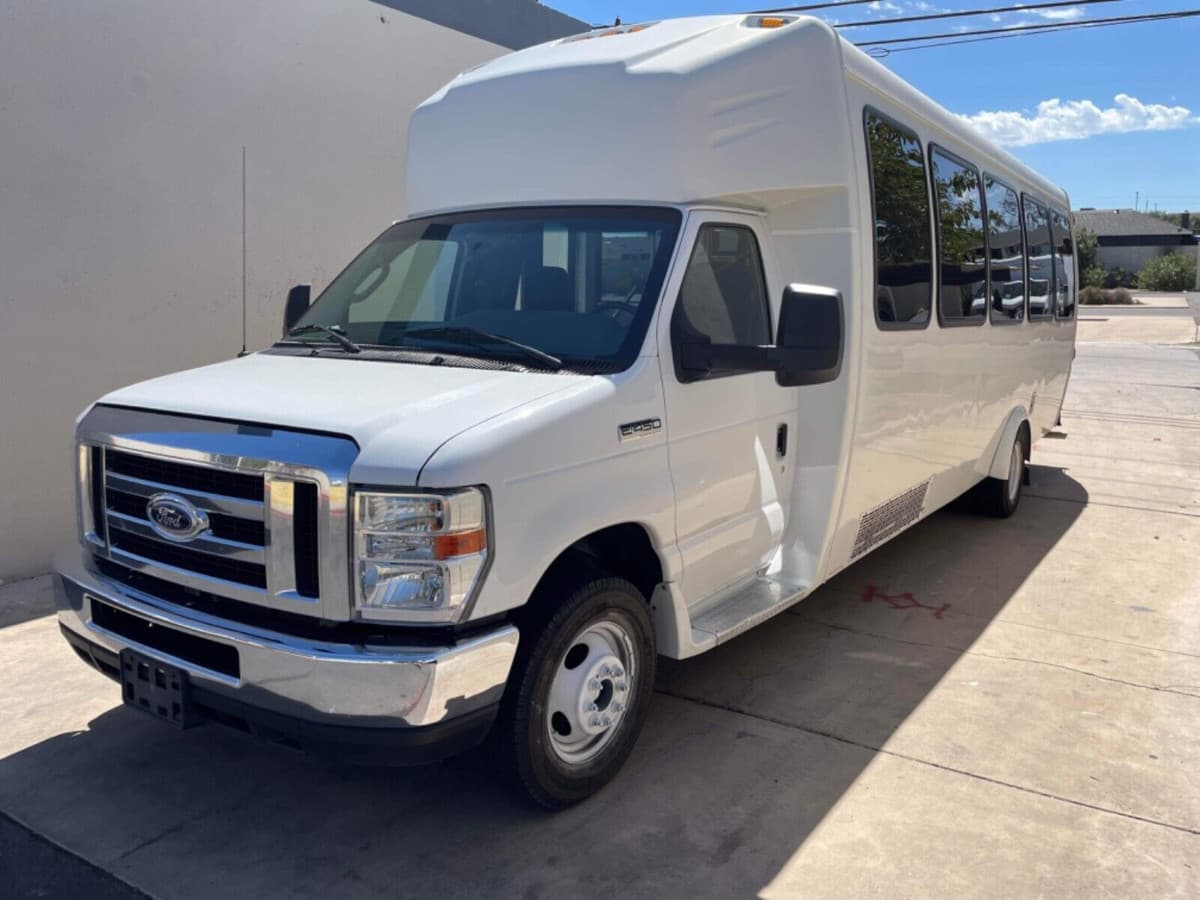 2016 Ford E450 Shuttle Bus - Image 1