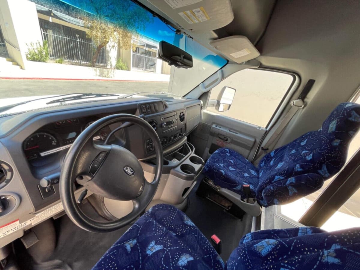 2016 Ford E450 Shuttle Bus - Image 13