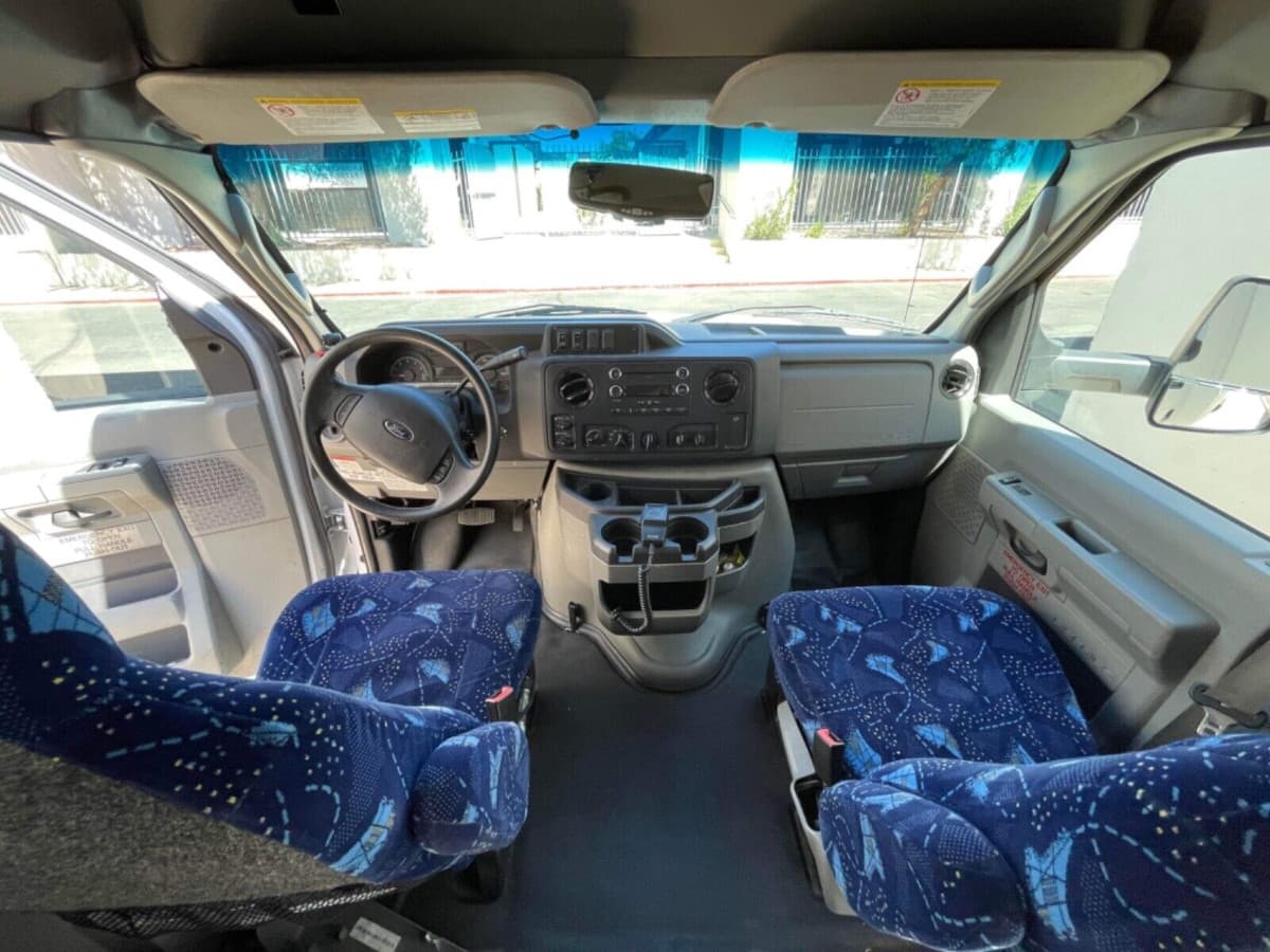 2016 Ford E450 Shuttle Bus - Image 14