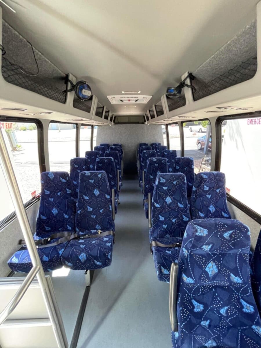 2016 Ford E450 Shuttle Bus - Image 15