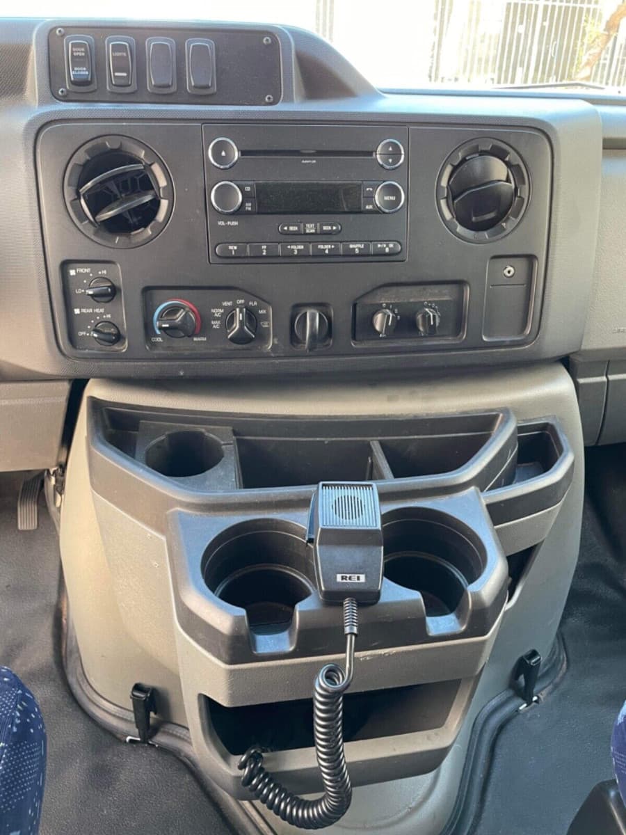 2016 Ford E450 Shuttle Bus - Image 16