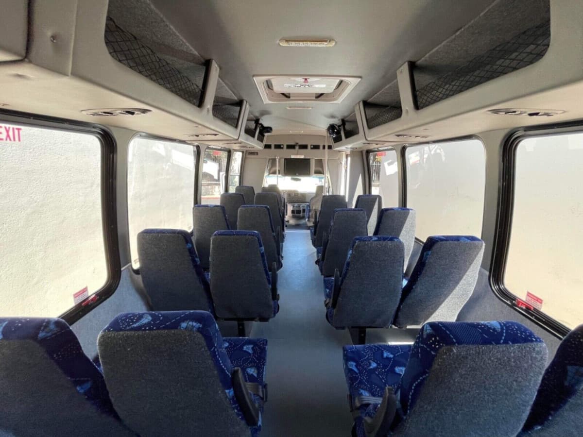 2016 Ford E450 Shuttle Bus - Image 18