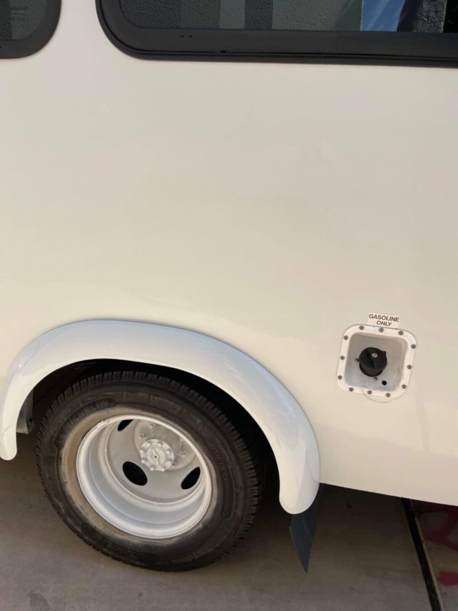2016 Ford E450 Shuttle Bus - Image 3