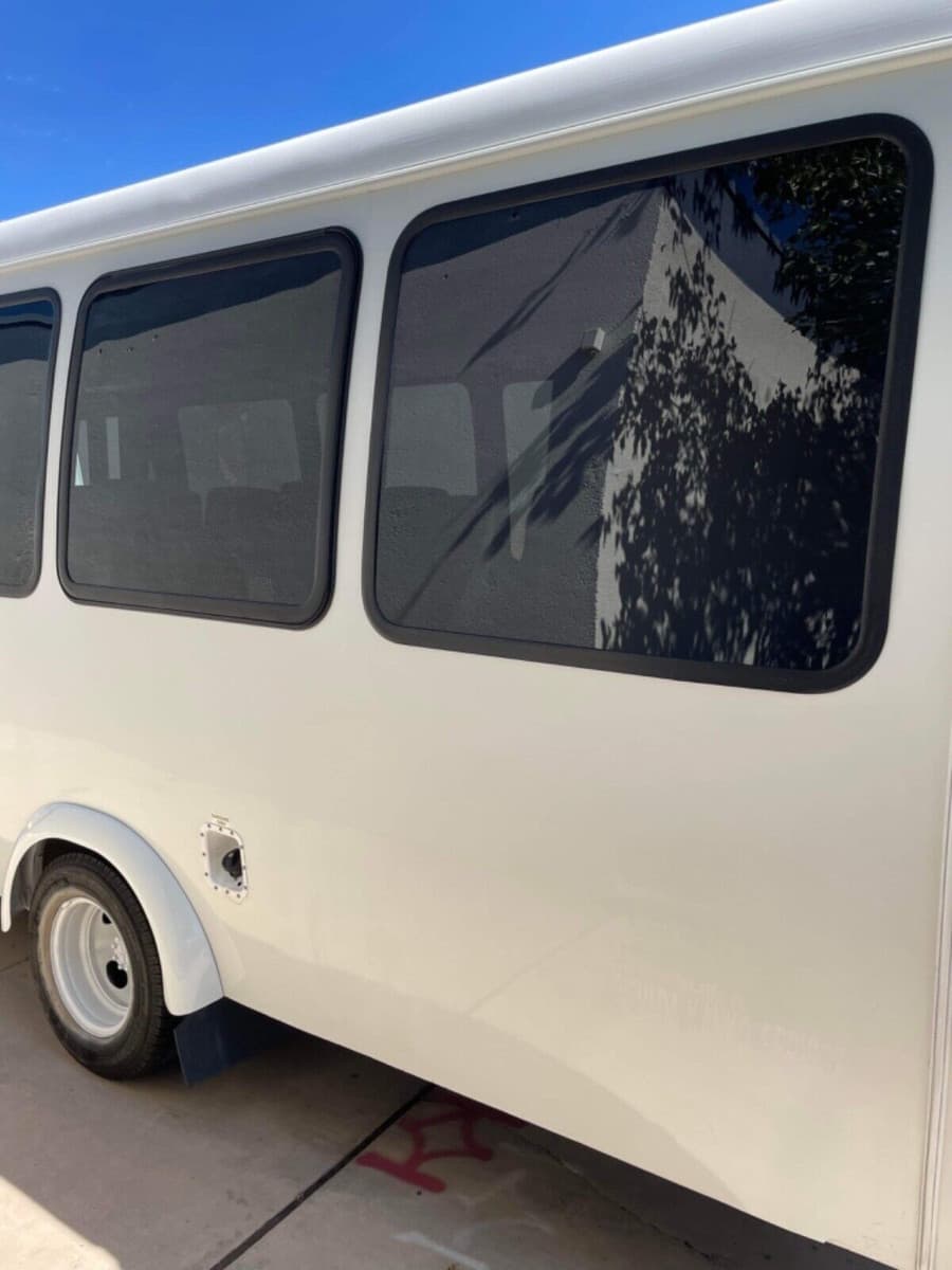 2016 Ford E450 Shuttle Bus - Image 6