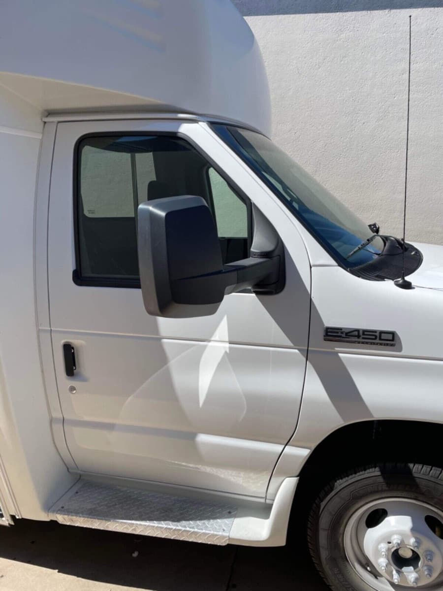 2016 Ford E450 Shuttle Bus - Image 7