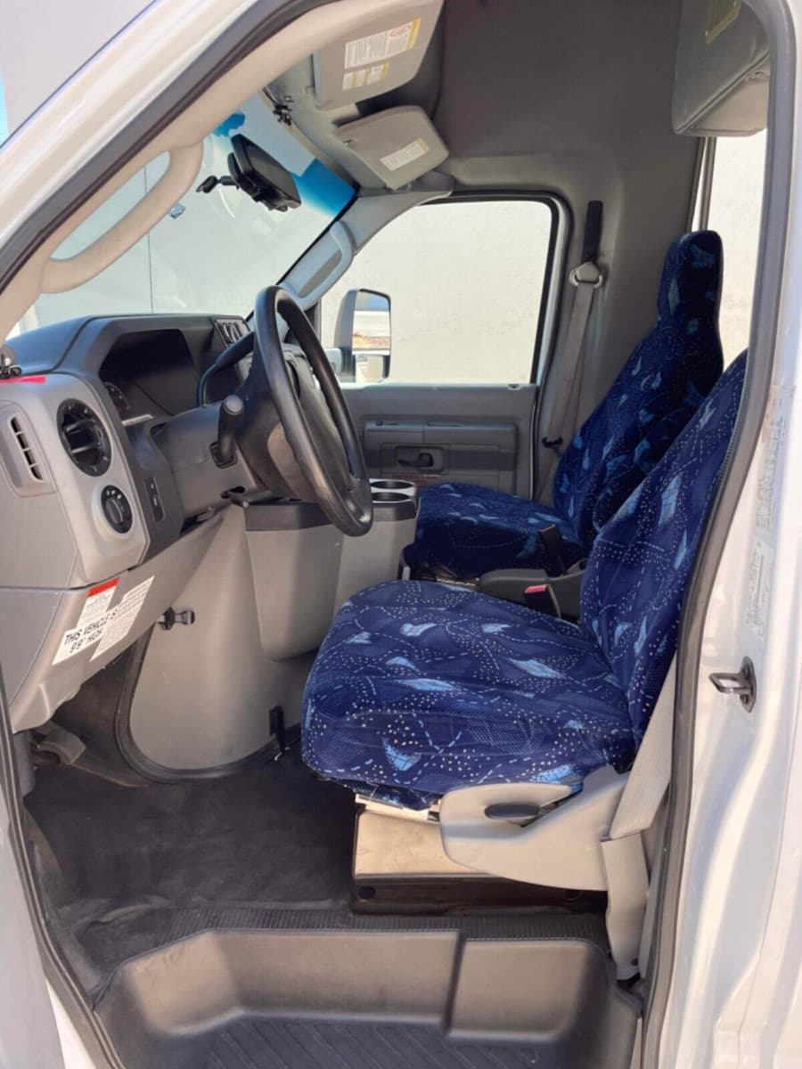 2016 Ford E450 Shuttle Bus - Image 9