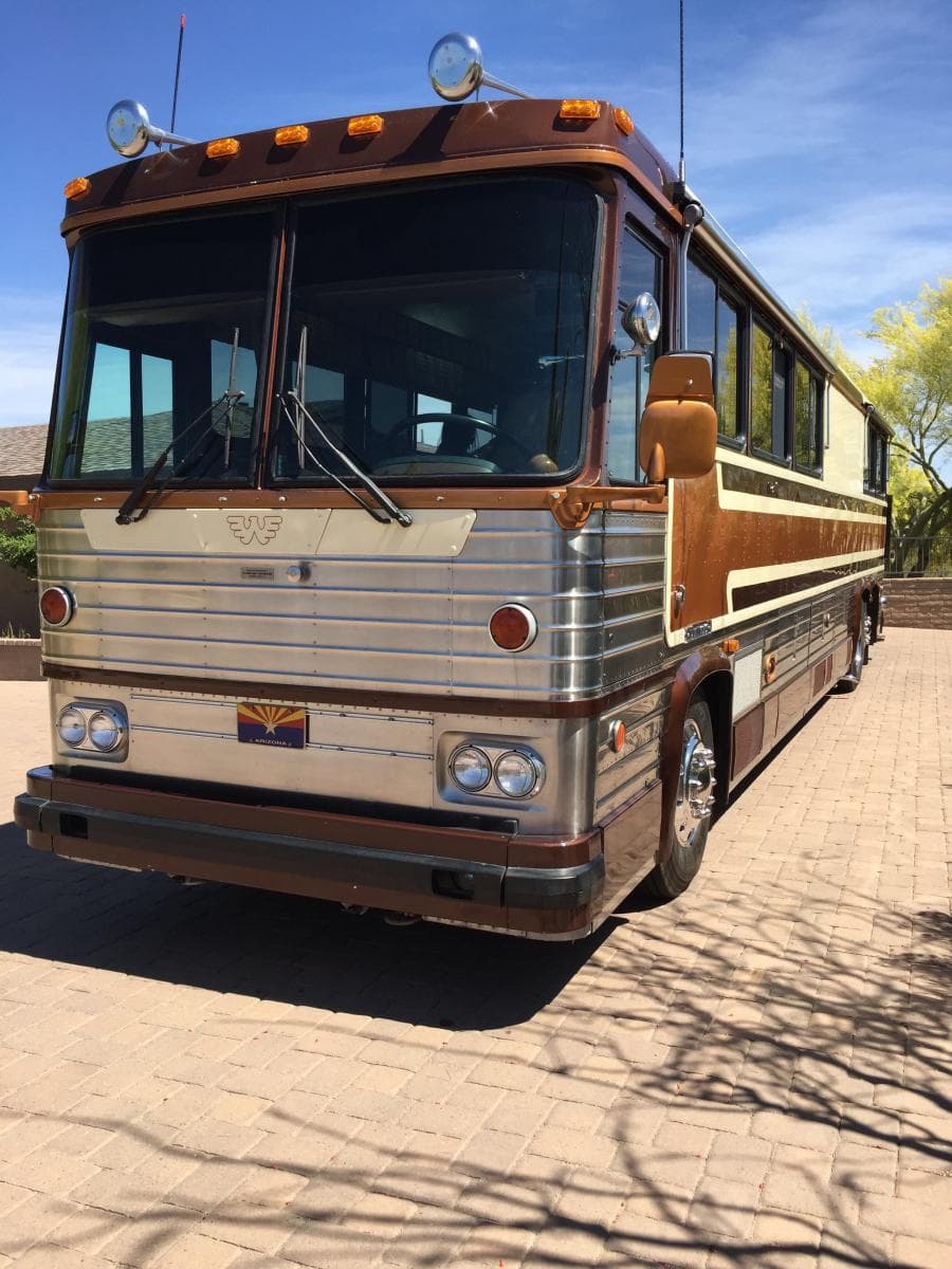 1980 MCI Custom Coach Industries Landcruiser - Image 1