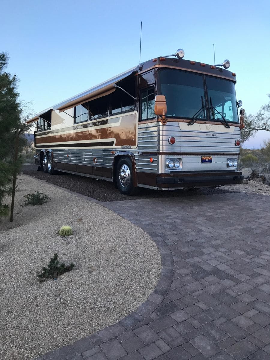 1980 MCI Custom Coach Industries Landcruiser - Image 2
