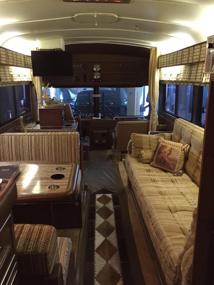 1980 MCI Custom Coach Industries Landcruiser - Image 3