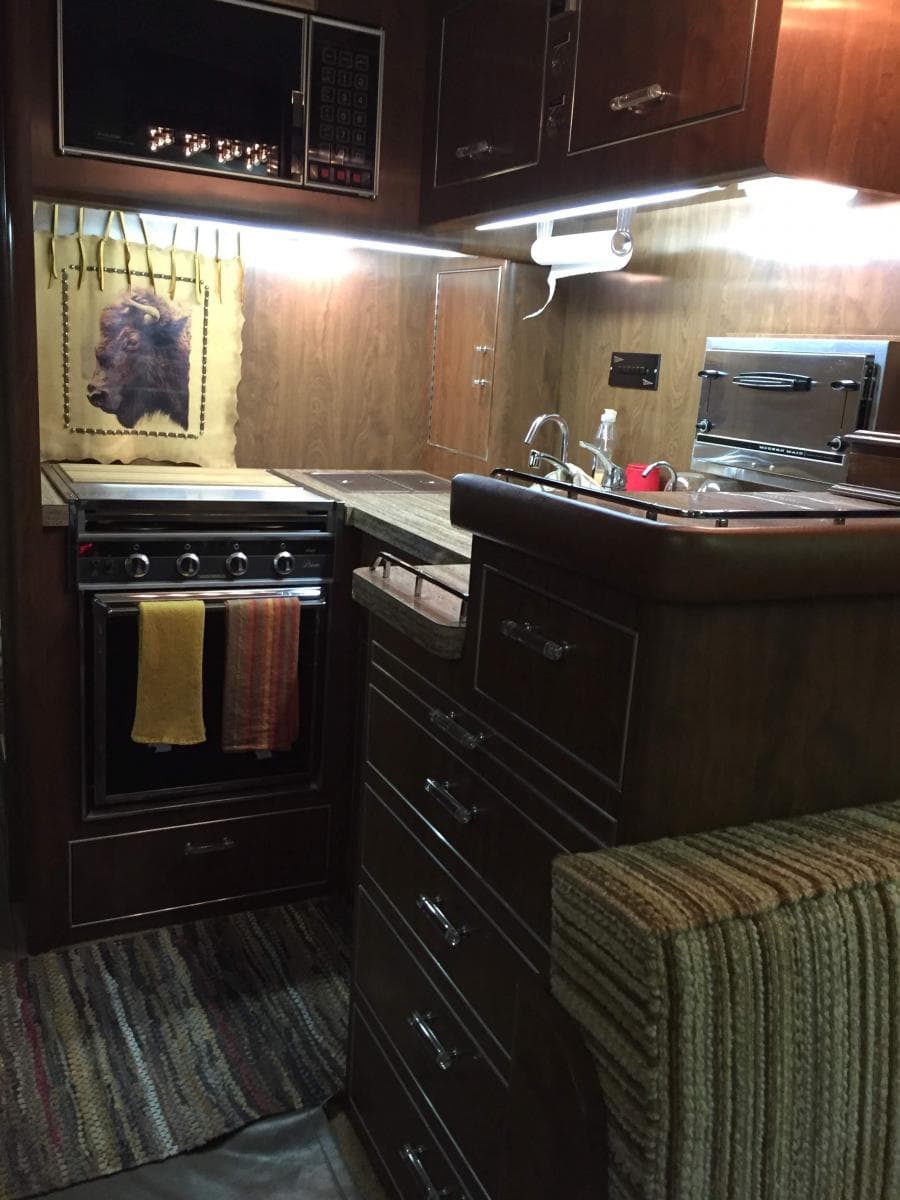 1980 MCI Custom Coach Industries Landcruiser - Image 4