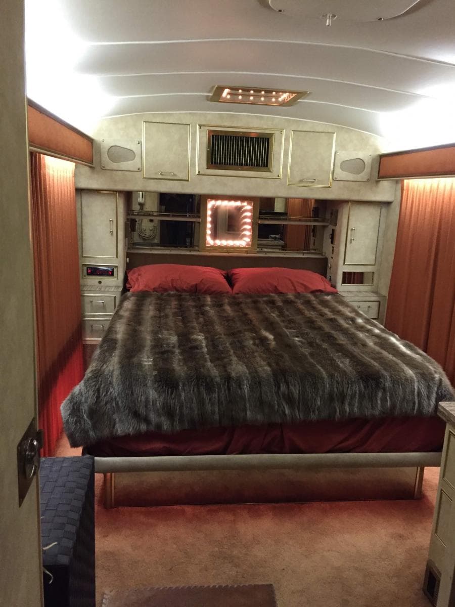 1980 MCI Custom Coach Industries Landcruiser - Image 5