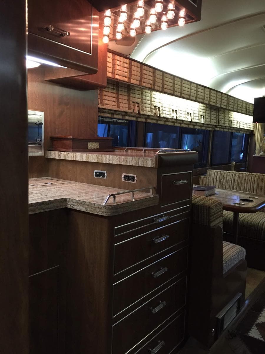 1980 MCI Custom Coach Industries Landcruiser - Image 6