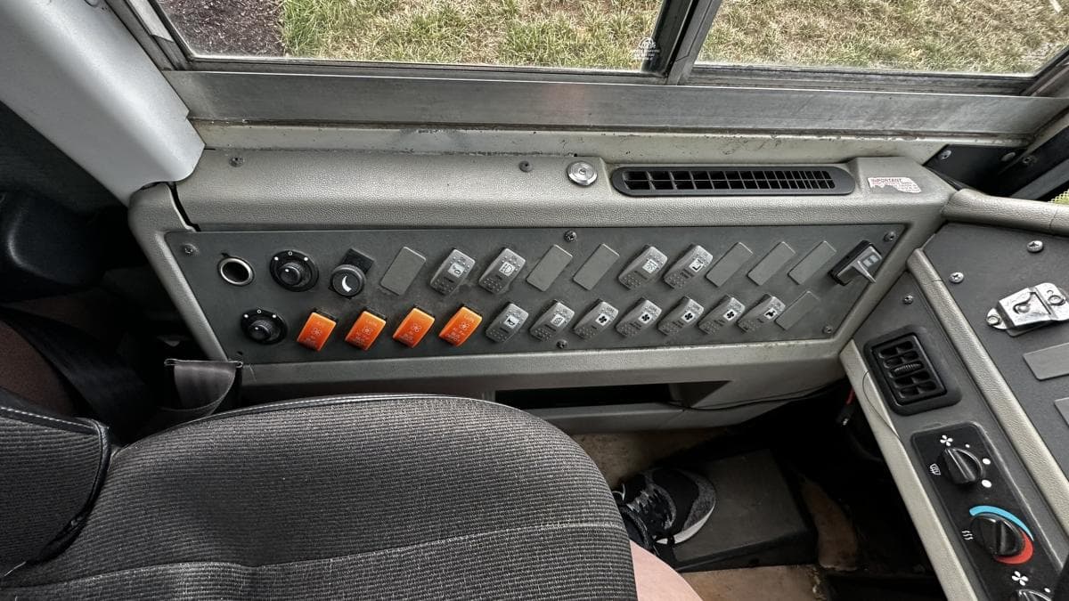 2005 Thomas Activity Bus - Image 9
