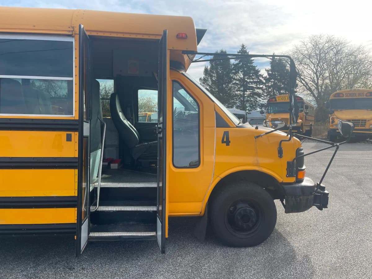 2010 Chevrolet 3500 Mini School Bus - Image 3