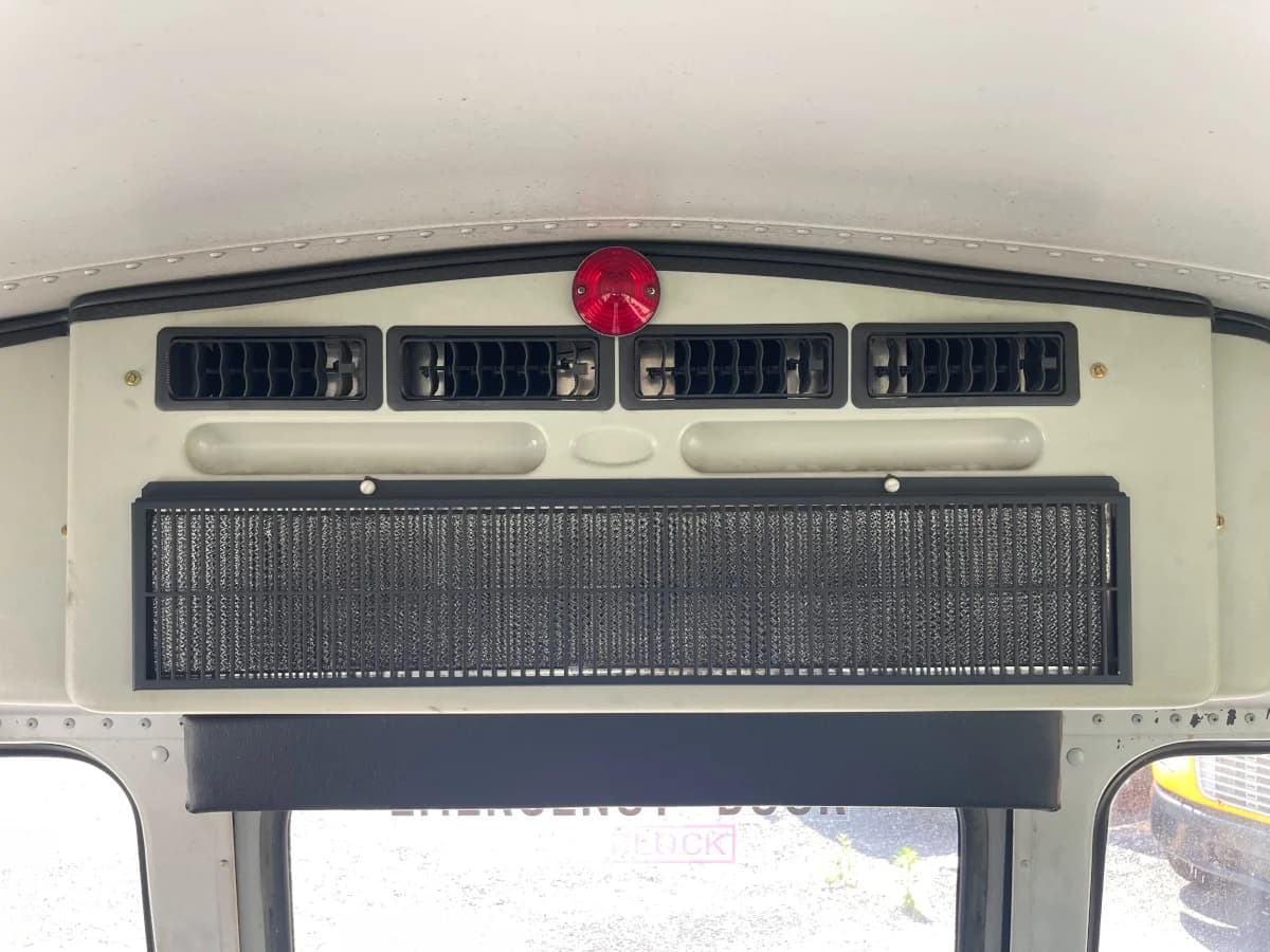 2009 Chevrolet 3500 ADA Diesel - Image 11