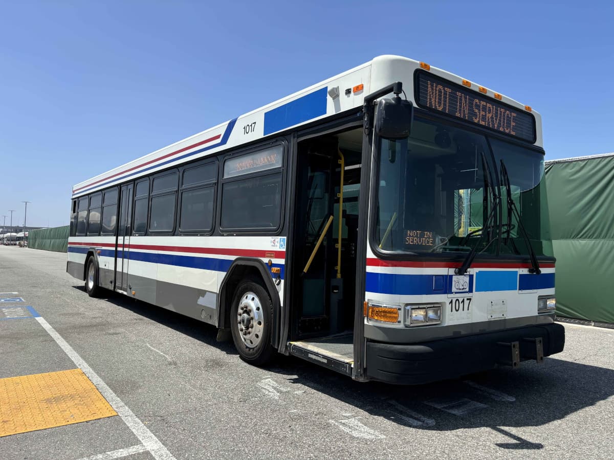 Transit Bus #10226 - Image 1