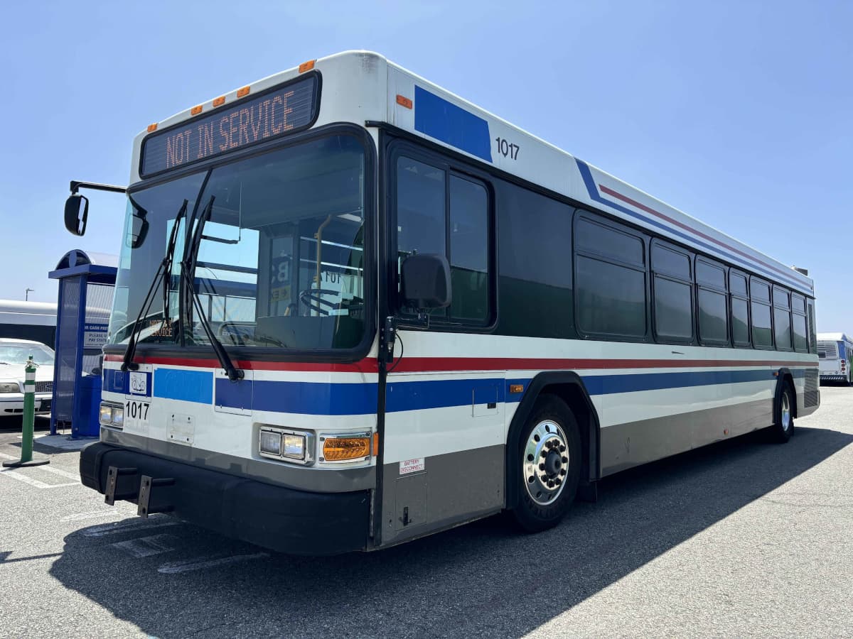 Transit Bus #10226 - Image 2