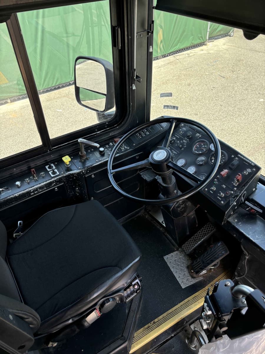 Transit Bus #10226 - Image 9
