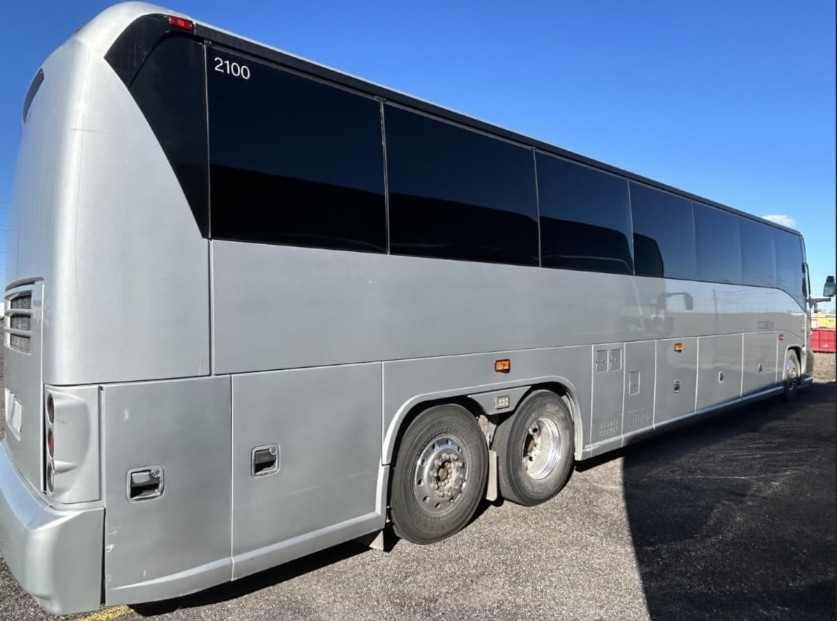 2012 MCI J4500  - Image 4