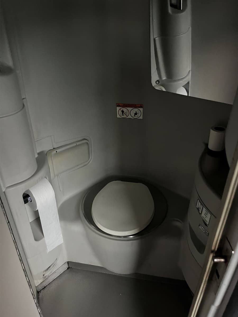 2012 MCI J4500  - Image 7