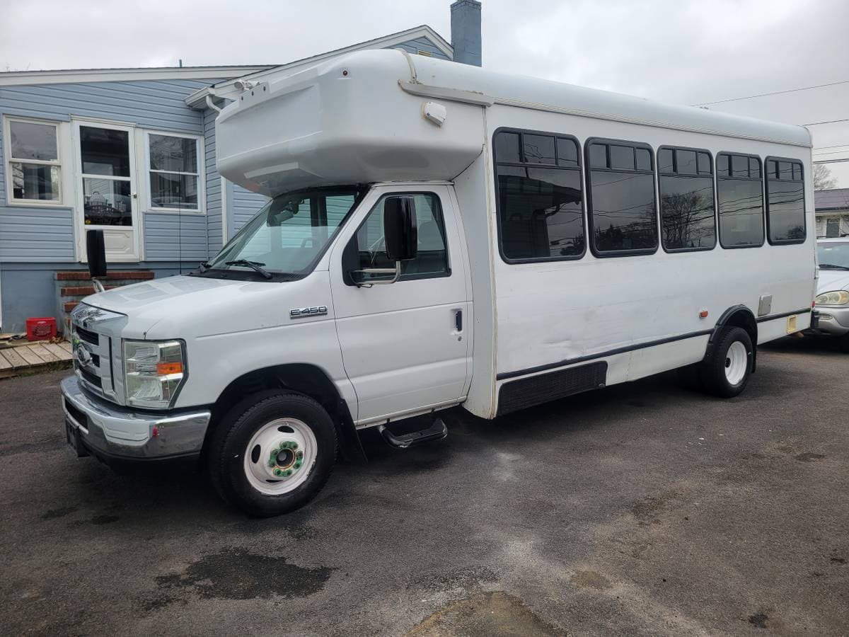 2016 Ford E450 bus