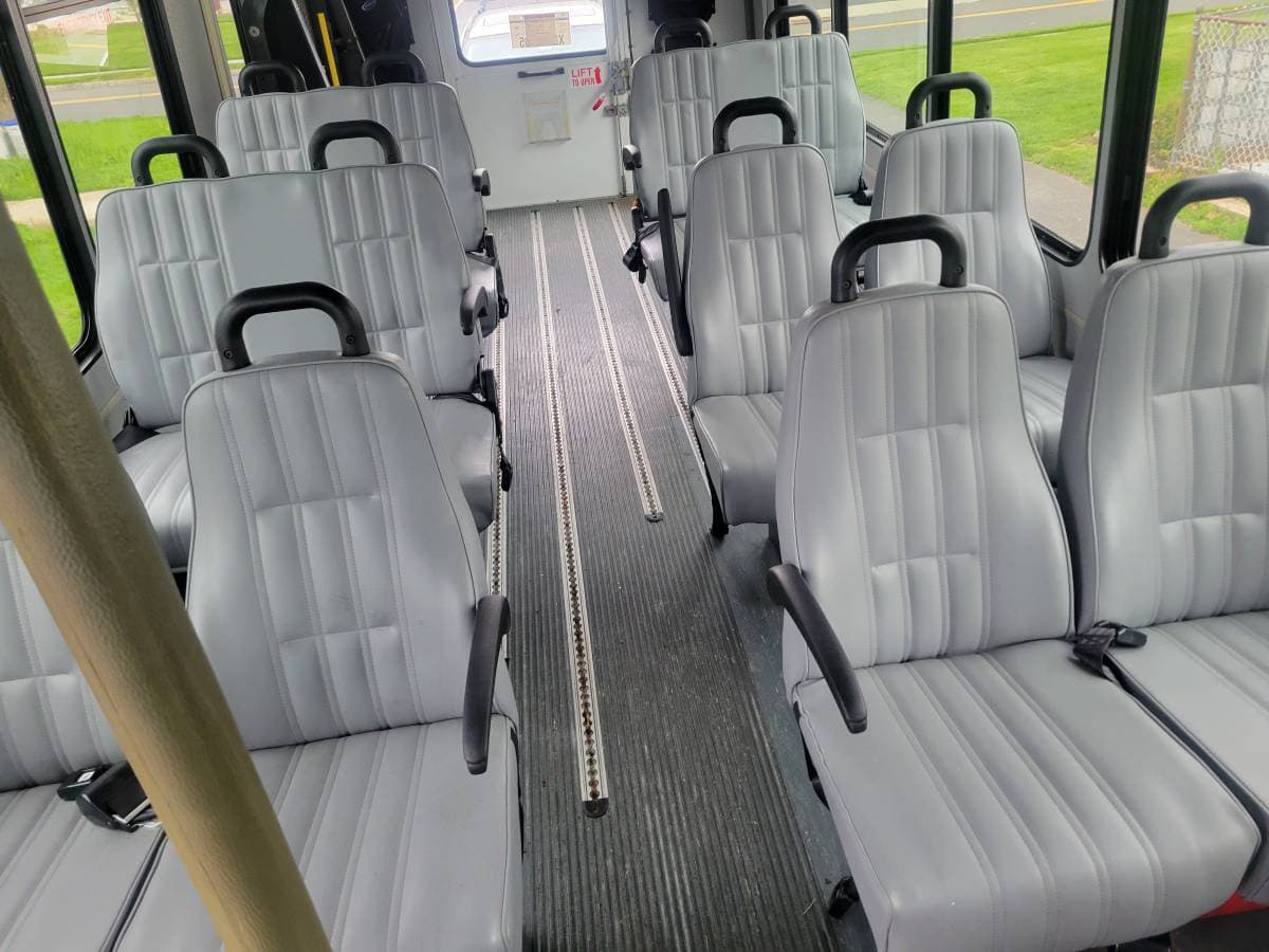 2016 Ford E450 - Image 7