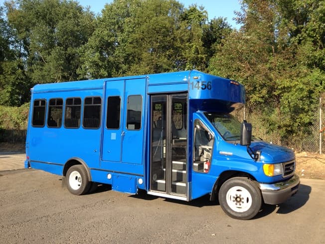 2006 Ford E450 Phoenix - Image 3