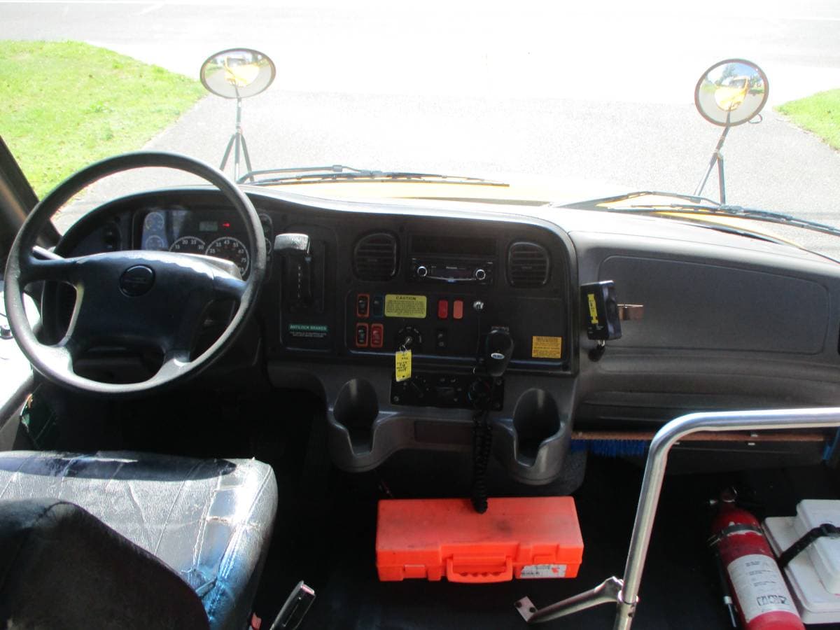 2013 Thomas Freightliner C2 Saf-T-Liner - Image 8