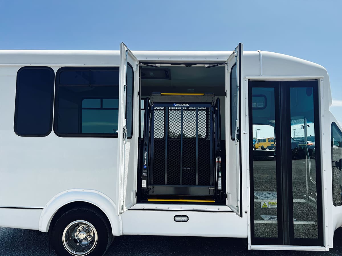 2019 Ford E350 El Dorado - Image 5