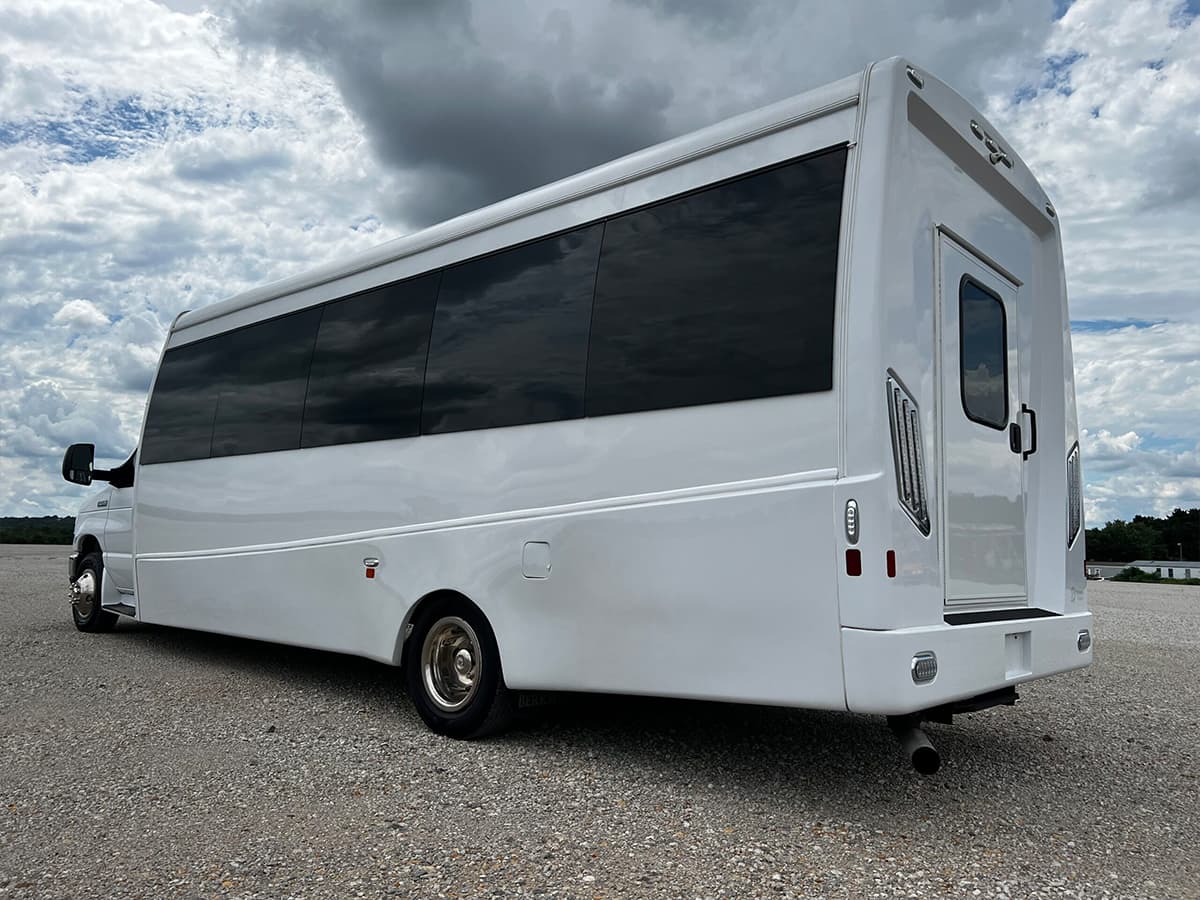 2021 Ford E450 Berkshire - Image 2