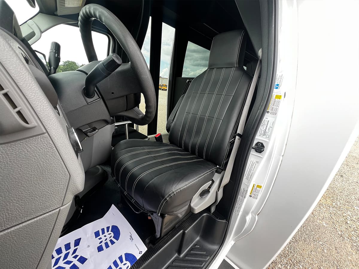 2021 Ford E450 Berkshire - Image 3