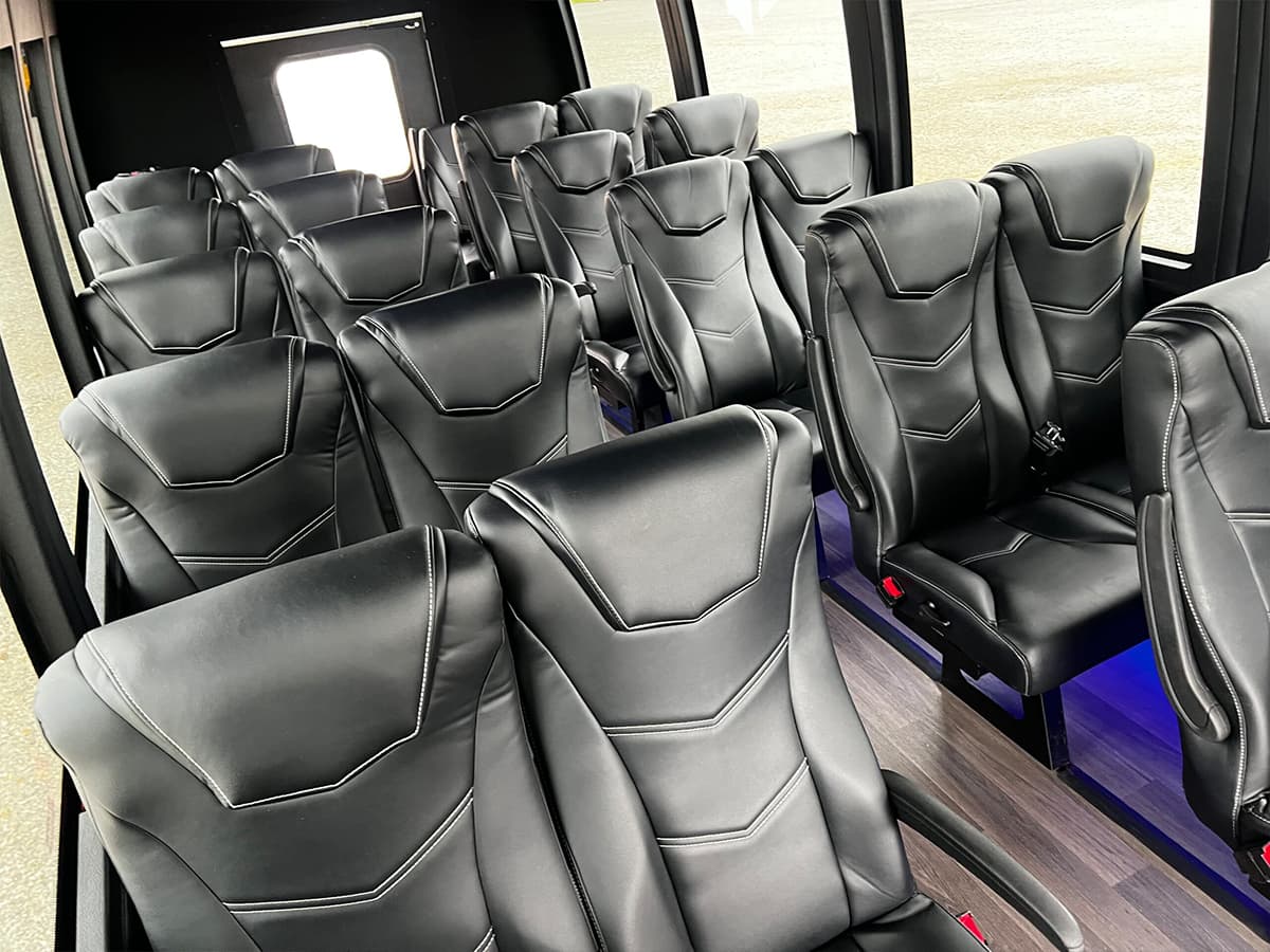 2021 Ford E450 Berkshire - Image 8