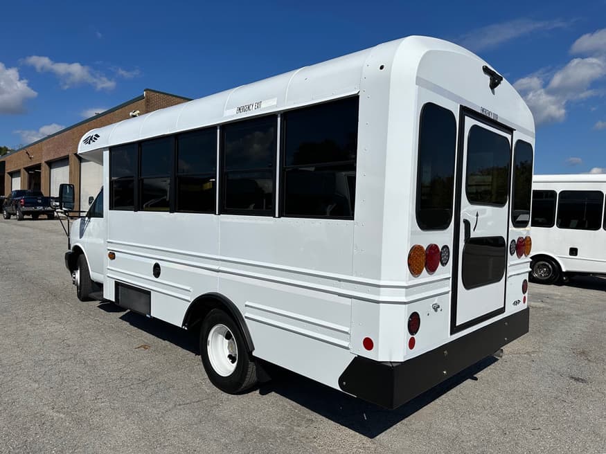 2024 Ford E350 Starcraft Allstar - Image 2
