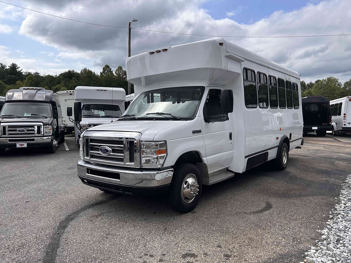 2014 Ford E450 Pheonix - Image 1