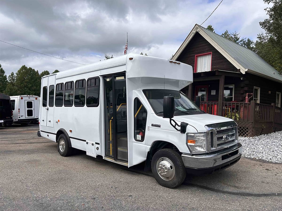 2014 Ford E450 Pheonix - Image 2