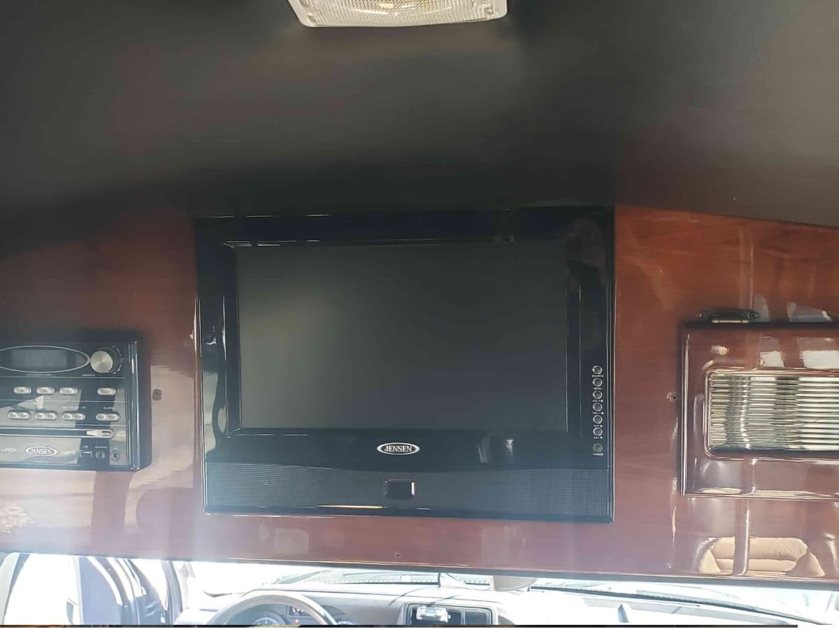 2011 Ford E350 Turtletop - Image 13