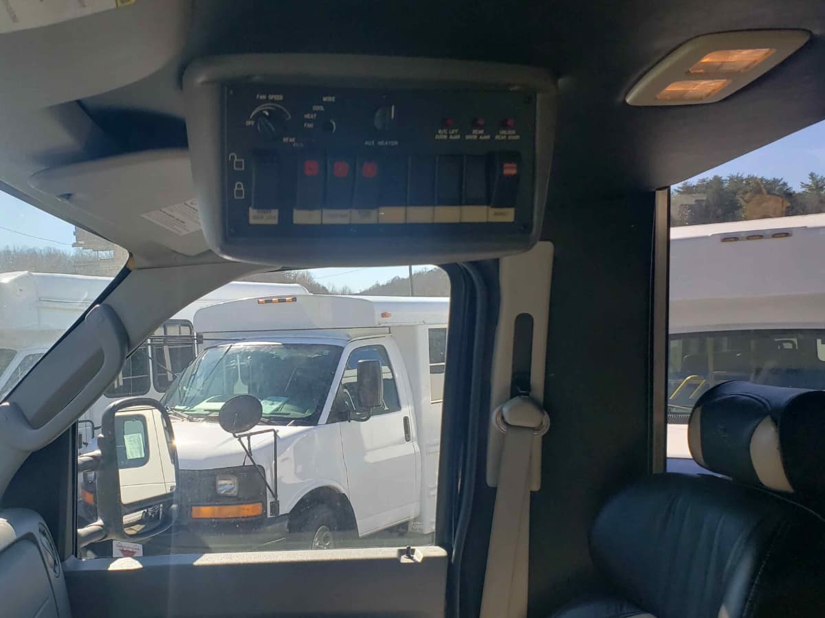 2011 Ford E350 Turtletop - Image 16