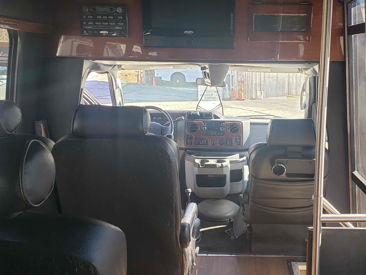 2011 Ford E350 Turtletop - Image 19