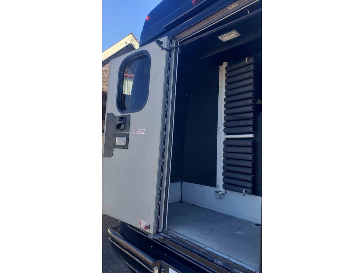 2011 Ford E350 Turtletop - Image 7
