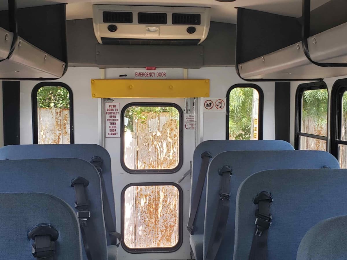 2013 GM StarTrans Shuttle Bus - Image 2