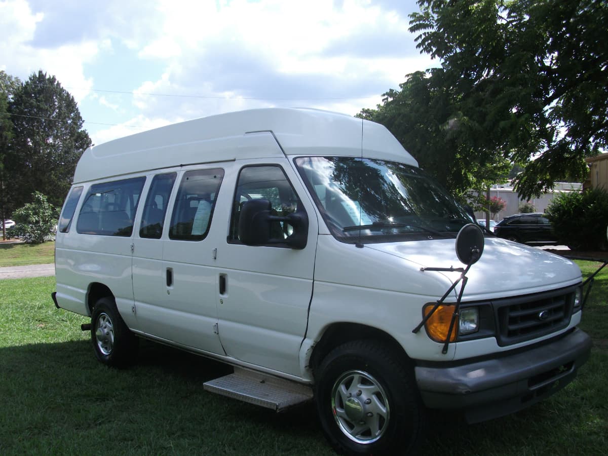 2007 Ford Versa Shuttle - Image 1