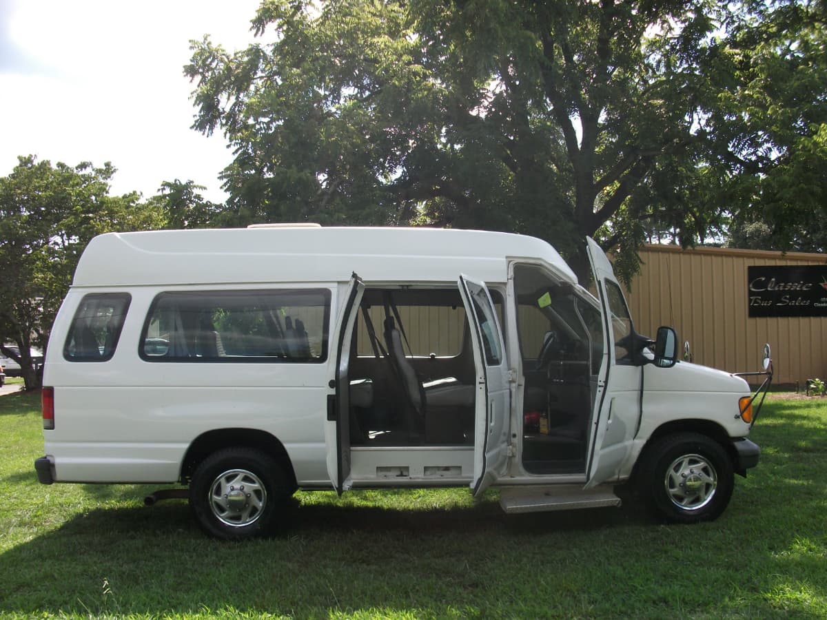 2007 Ford Versa Shuttle - Image 3
