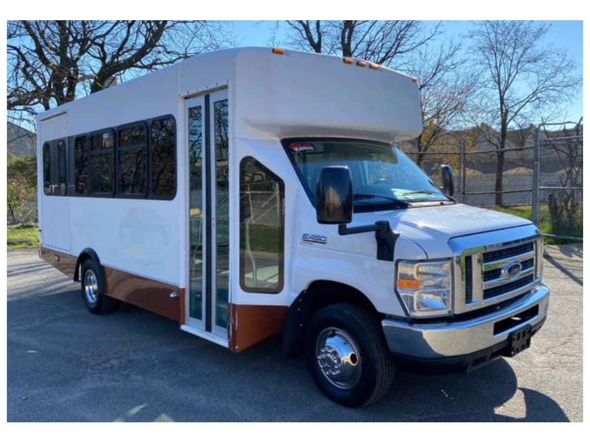 2011 Ford E450 bus
