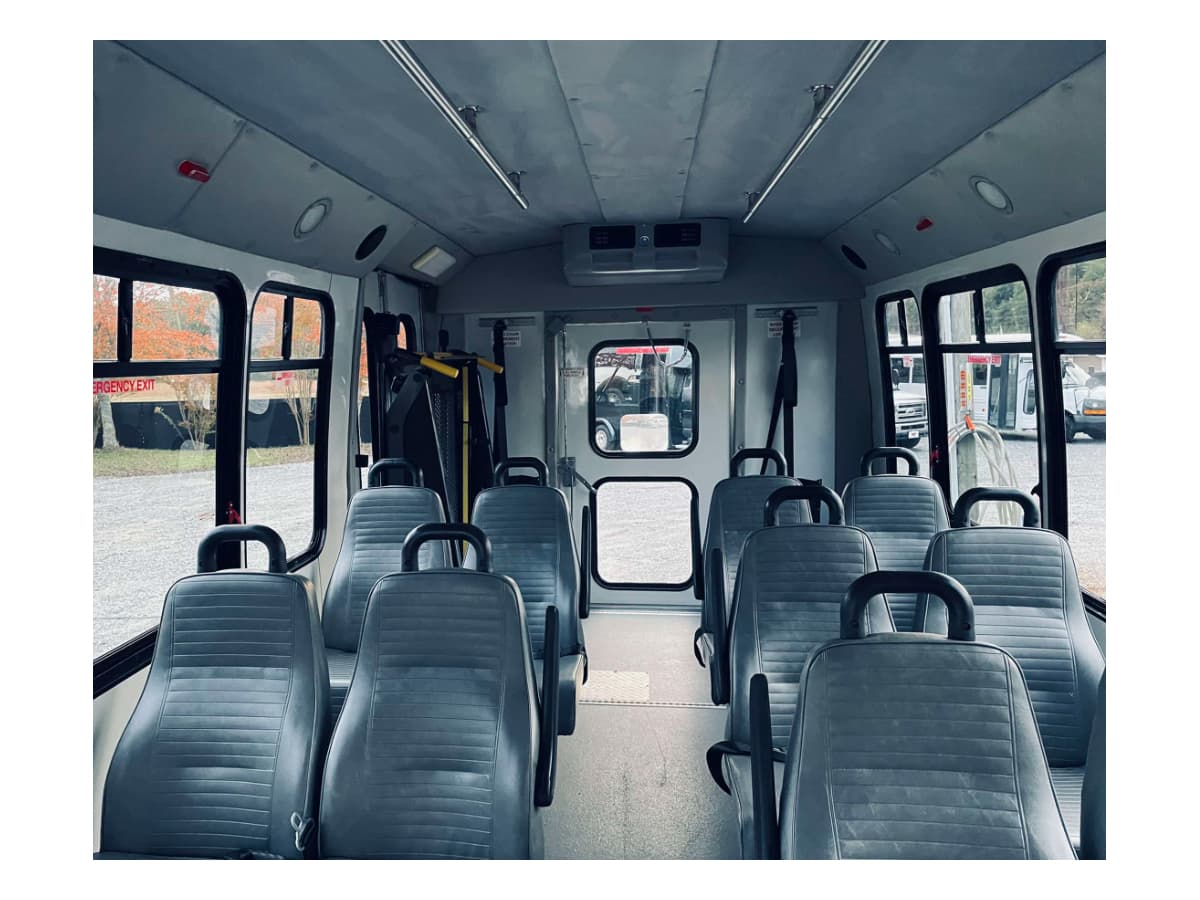 2010 Ford Elkhart Coach ECII - Image 2