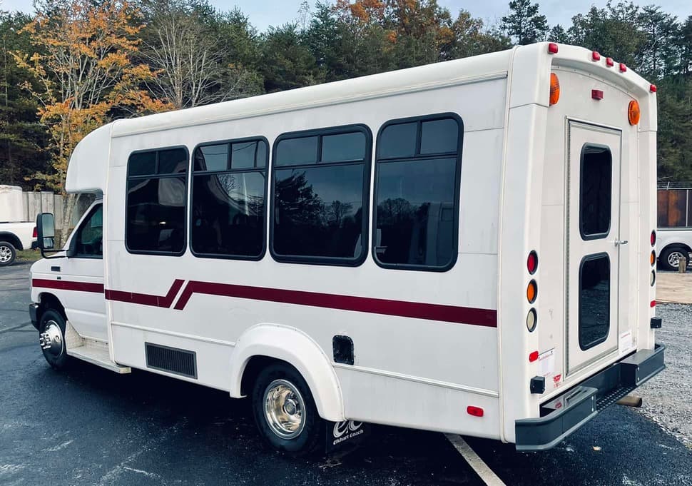2010 Ford Elkhart Coach ECII  - Image 2