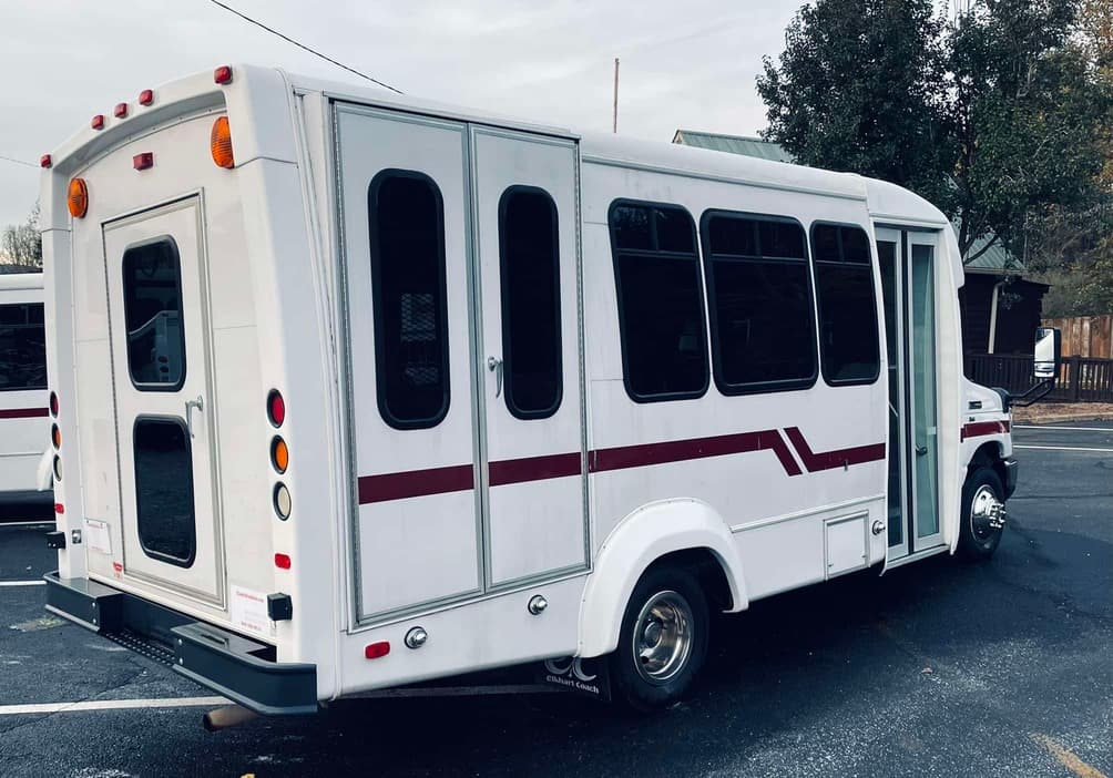 2010 Ford Elkhart Coach ECII  - Image 3