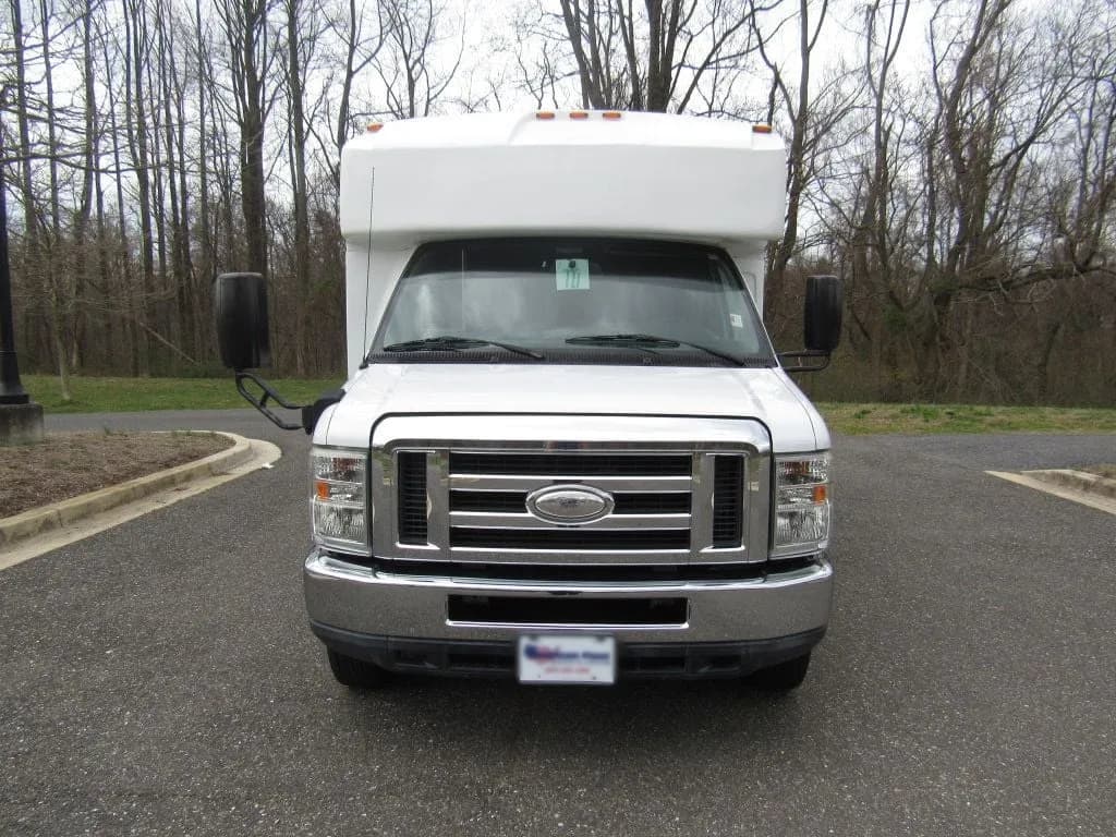 2015 Ford E450 Goshen GCII - Image 2