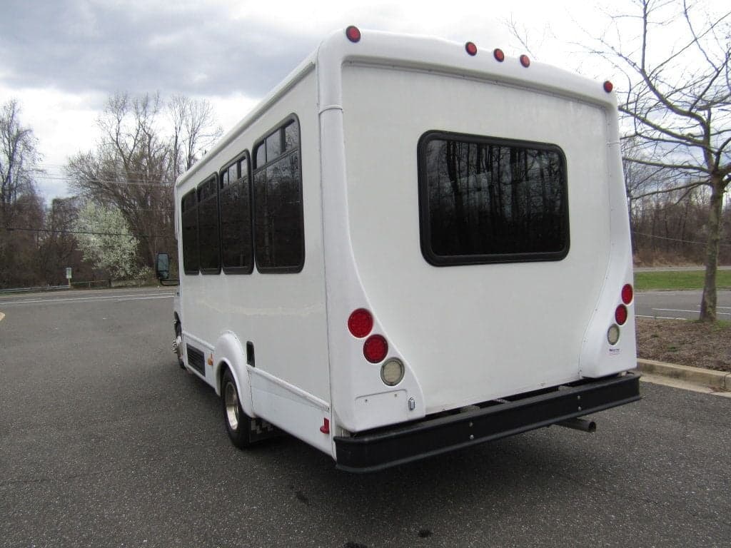 2015 Ford E450 Goshen GCII - Image 4